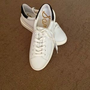 Gorgeous 💯 leather white women sneakers. Brand new- absolute must for spring 😀